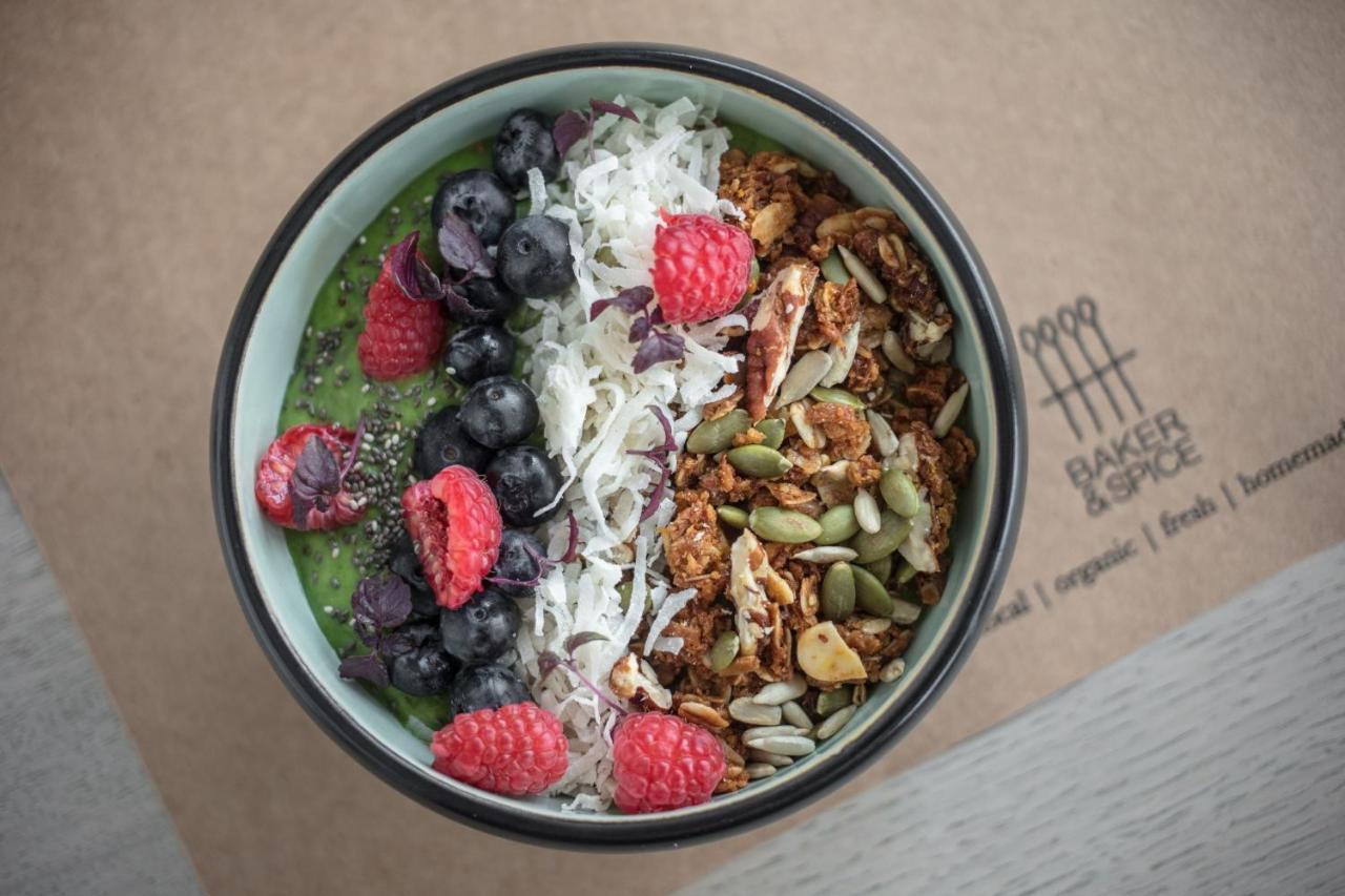 Shirvan Hotel City Yard Jidda Exteriör bild A smoothie bowl