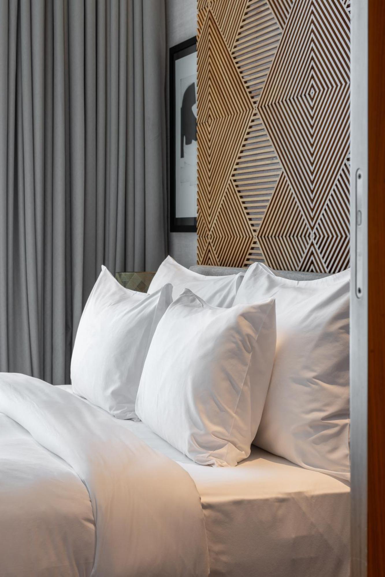 Shirvan Hotel City Yard Jidda Exteriör bild Pillows on a bed