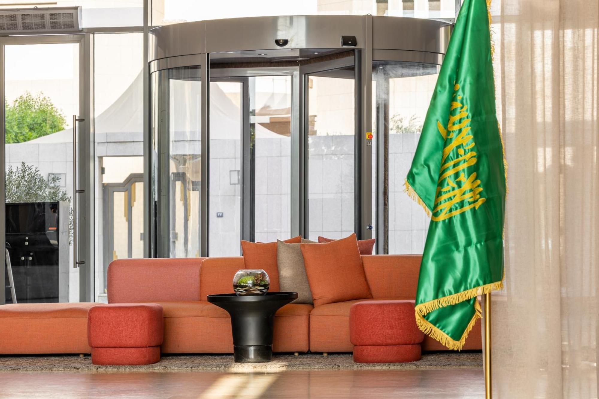 Shirvan Hotel City Yard Jidda Exteriör bild Saudi flag